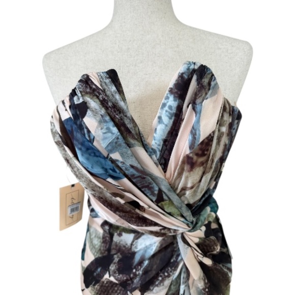 Katie May Finn Leafy Column Gown - Picture 3 of 14